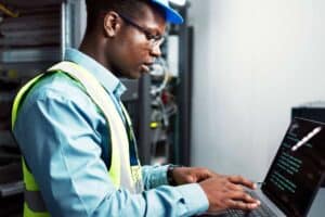 Servitisering paneelbouw, modulair ontwerp, firmware updates machinebouw